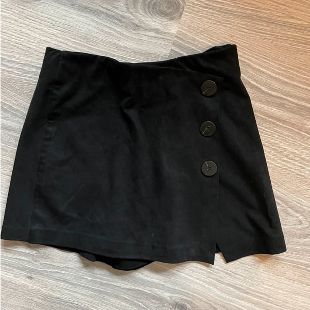 Zara Black Faux Suede 3 Button Skort